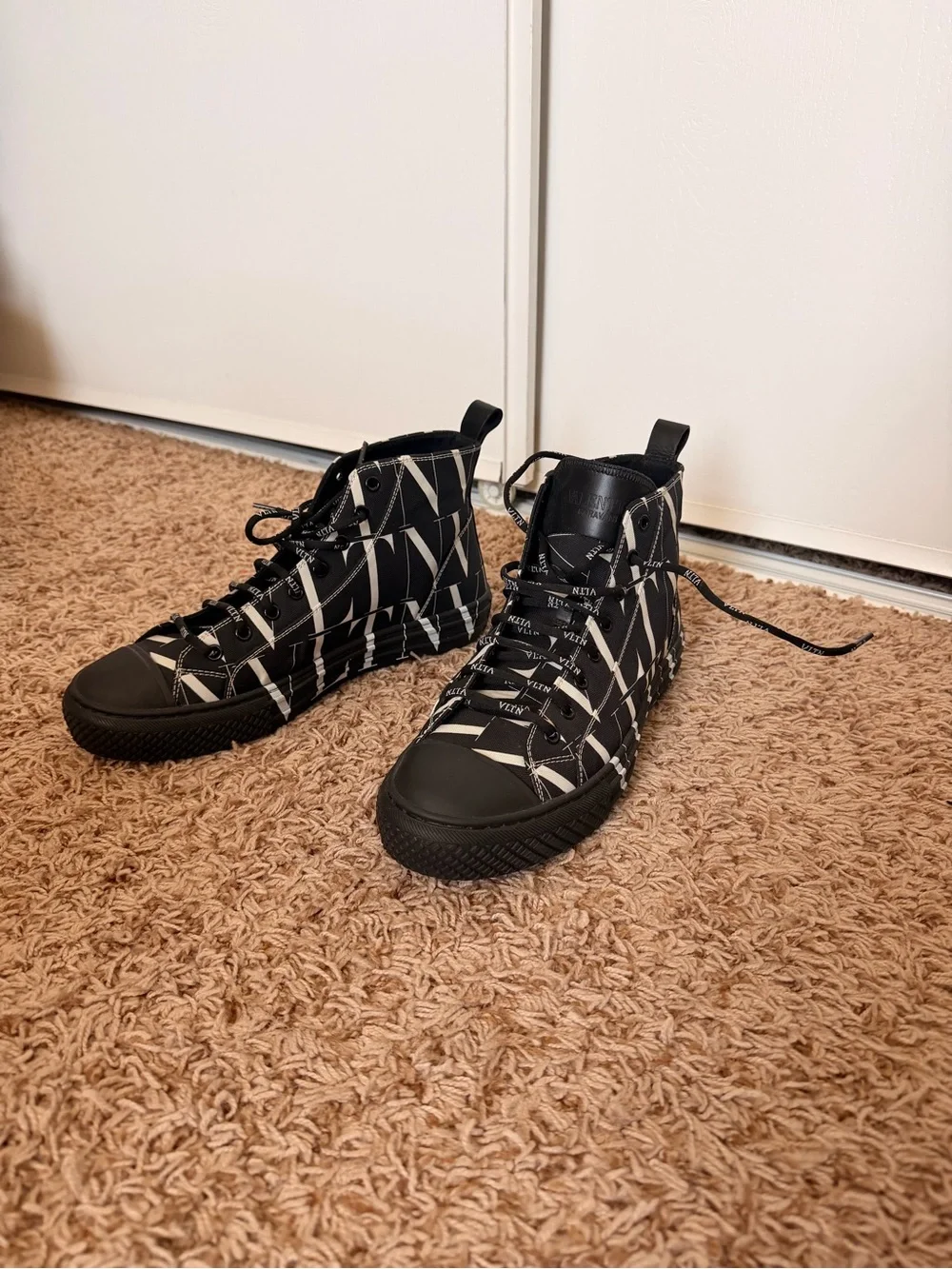Valentino “Giggies” Men’s EUR 41 High-Top Sneakers with White Graphic Print